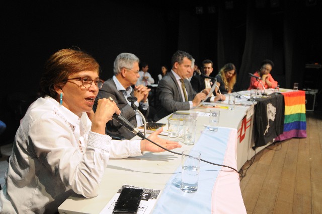 Marília Campos (à esquerda) reivindicou apoio para PEC que garante mulher na Mesa da ALMG
