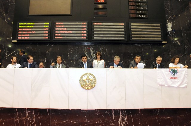 Parlamentares defenderam a promoção do desenvolvimento econômico, sem prejudicar os atingidos por barragens