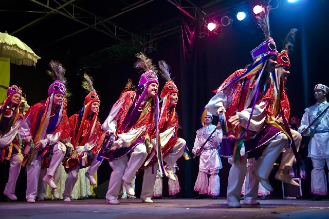 O Grupo Aruanda, com sede em Belo Horizonte, pesquisa e divulga as danças e os cantos folclóricos nacionais - Arquivo/ALMG