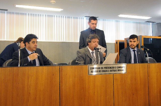 As solicitações são de autoria do presidente da comissão, deputado Antônio Jorge (centro)