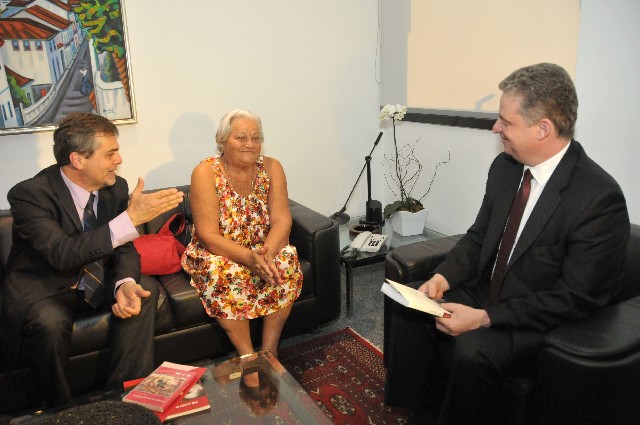 Visita de Maria Prestes à ALMG