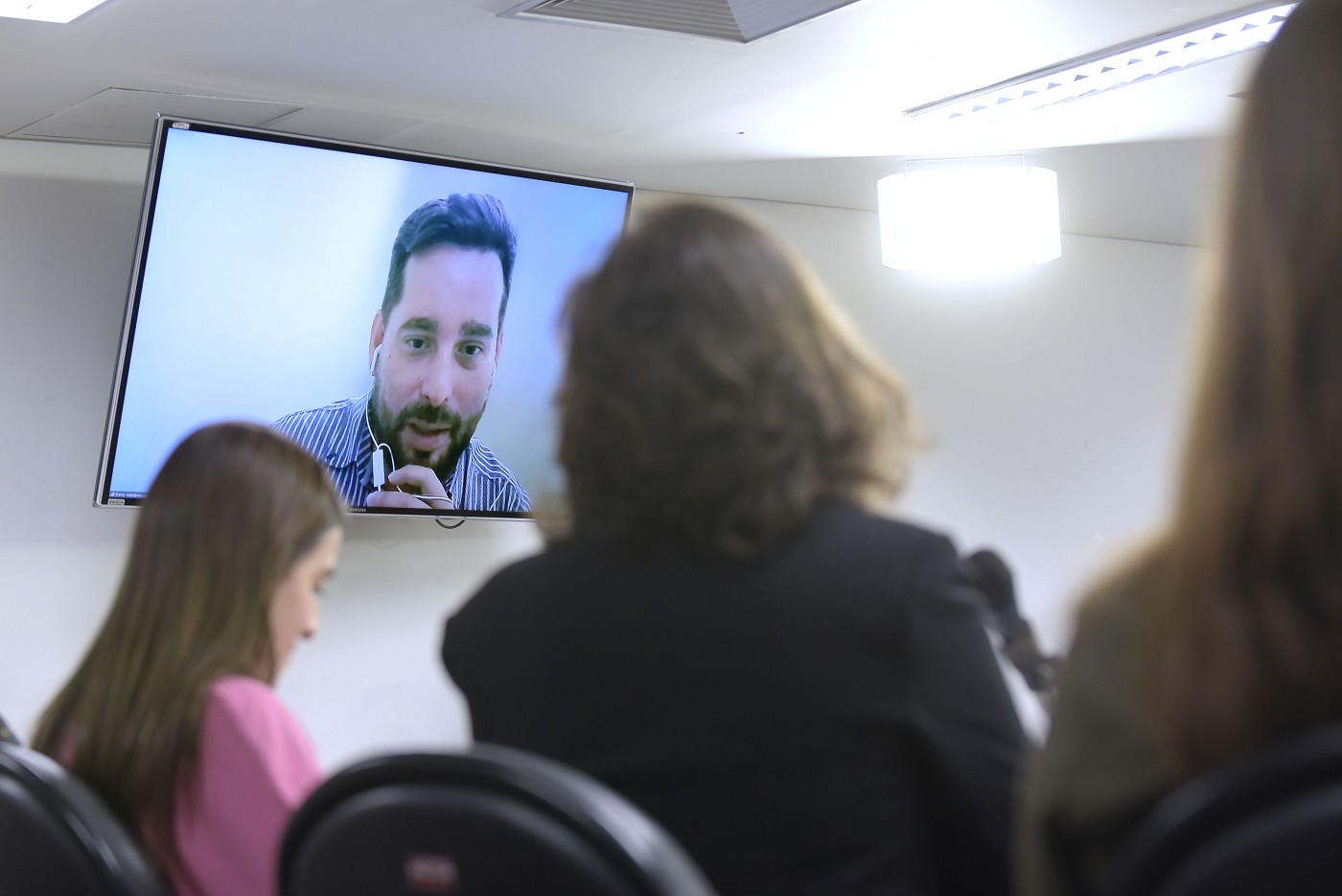 Comissão de Direitos Humanos - debate sobre o registro civil de pessoas não binárias