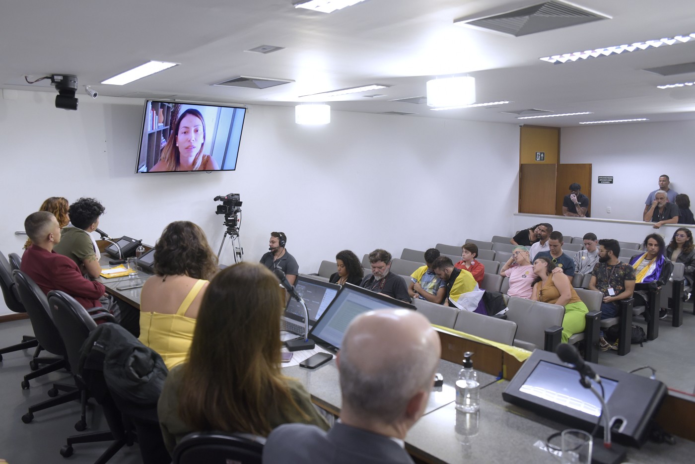 Comissão de Direitos Humanos - debate sobre o registro civil de pessoas não binárias