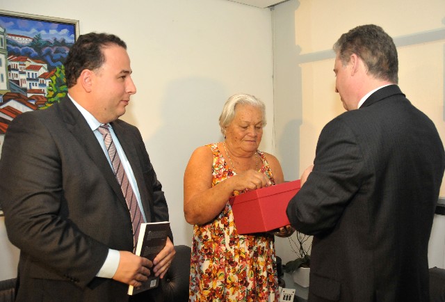 Visita de Maria Prestes à ALMG