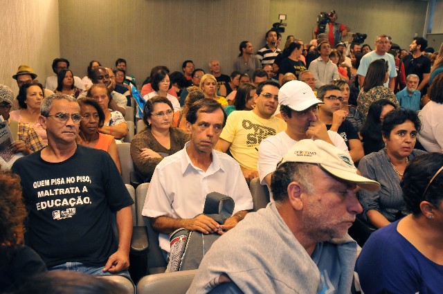 Comissão de Assuntos Municipais e Regionalização - debate sobre a Escola Estadual Pandiá Calógeras