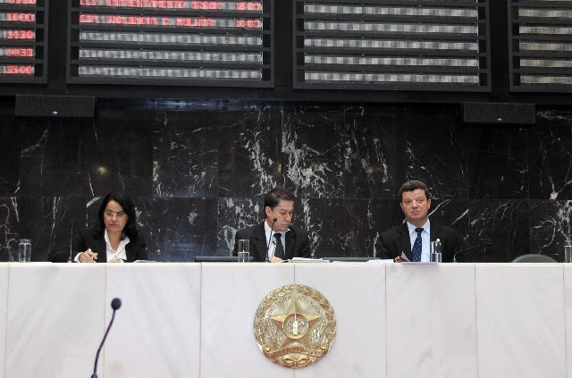 Leitura da mensagem do governador durante Reunião Ordinária