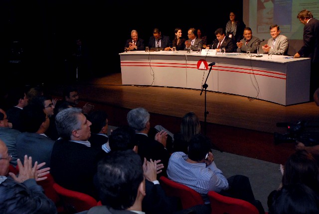 Participantes defenderam edição de lei estadual para reconhecimento de diplomas estrangeiros
