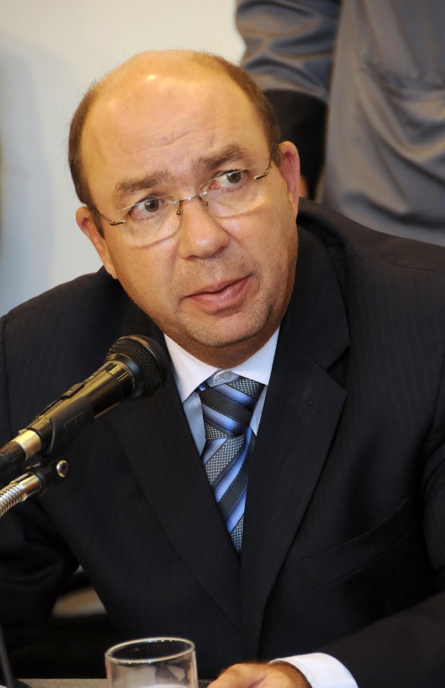 José Antônio Baeta criticou os gastos excessivos com os estádios e com os eventos