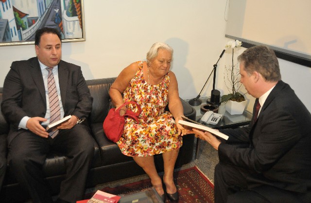 Visita de Maria Prestes à ALMG