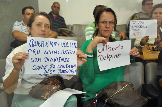 Há anos, professores, pais e alunos aguardam reconstrução da escola
