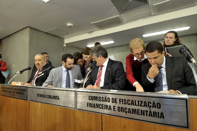 Parecer do relator em favor do projeto que estabelece diretrizes para a Lei Orçamentária foi aprovado em reunião conjunta