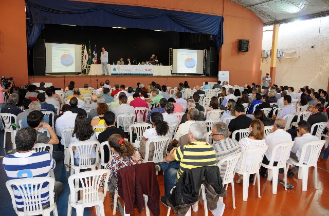 O evento contou com quase 200 participantes, representando entidades públicas, movimentos sociais ligados ao tema e comitês de bacias da região