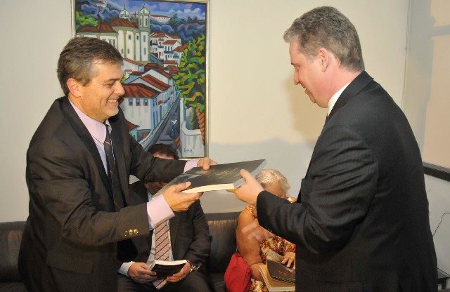 Visita de Maria Prestes à ALMG