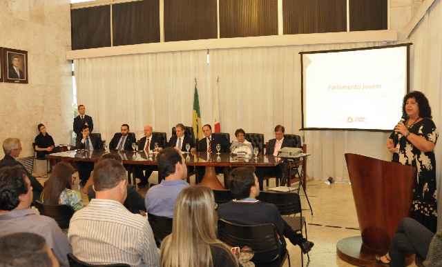 Ruth Schmitz (à direita) fez um balanço das edições do Parlamento Jovem com participação de câmaras municipais