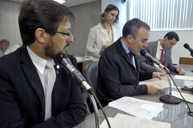 Deputados vão à delegacia de Carmo do Cajuru apurar denúncia de crime ambiental