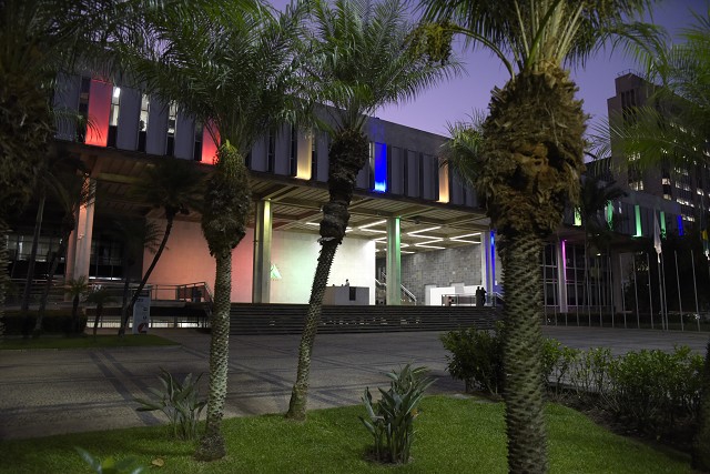 Iluminação em homenagem ao Dia Internacional de combate à LGBTfobia