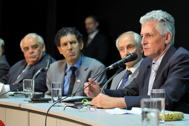 Parlamentares falaram sobre o prejuízo para os trabalhadores e prometeram apoiar a Justiça do Trabalho