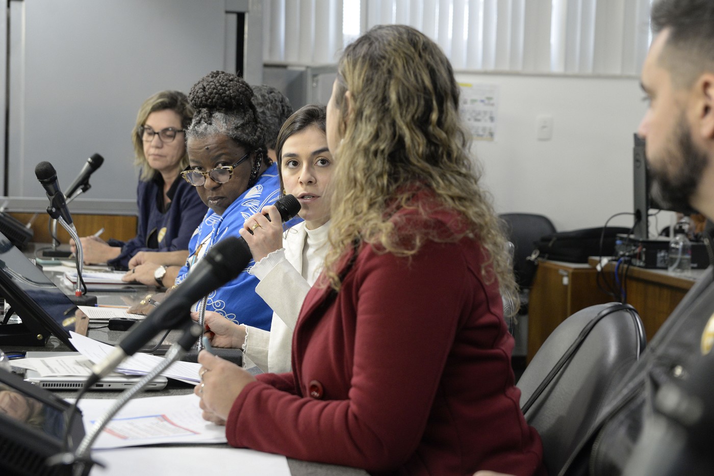 Comissão de Educação, Ciência e Tecnologia - debate sobre a presença de psicólogos nas escolas