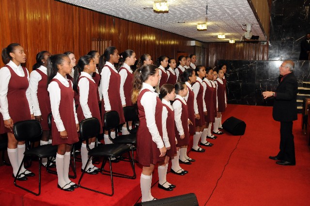 O Coral Meninas Cantoras de Lavras apresentou-se durante a Reunião Especial