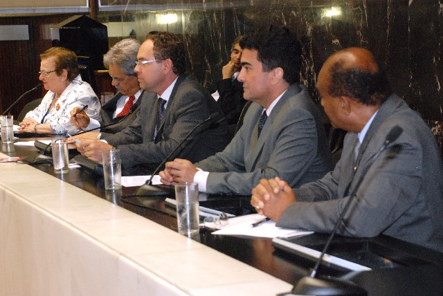 Deputados esperam que a matéria seja aprovada em 2014