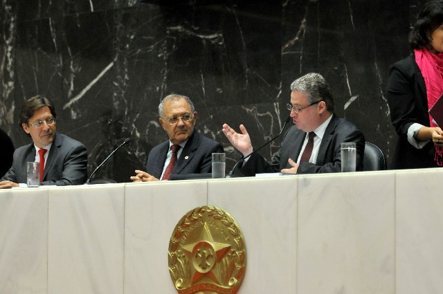 Durante a reunião, deputados também se solidarizaram com servidores da Fhemig em greve