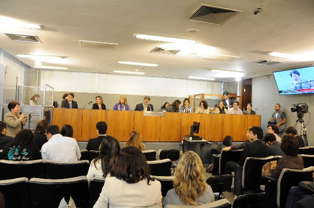 Nesta quarta (29), a comissão debateu os resultados do II Fórum Mineiro sobre os Direitos do Idoso, realizado nos dias 2 e 3 de maio de 2013 na PUC Minas