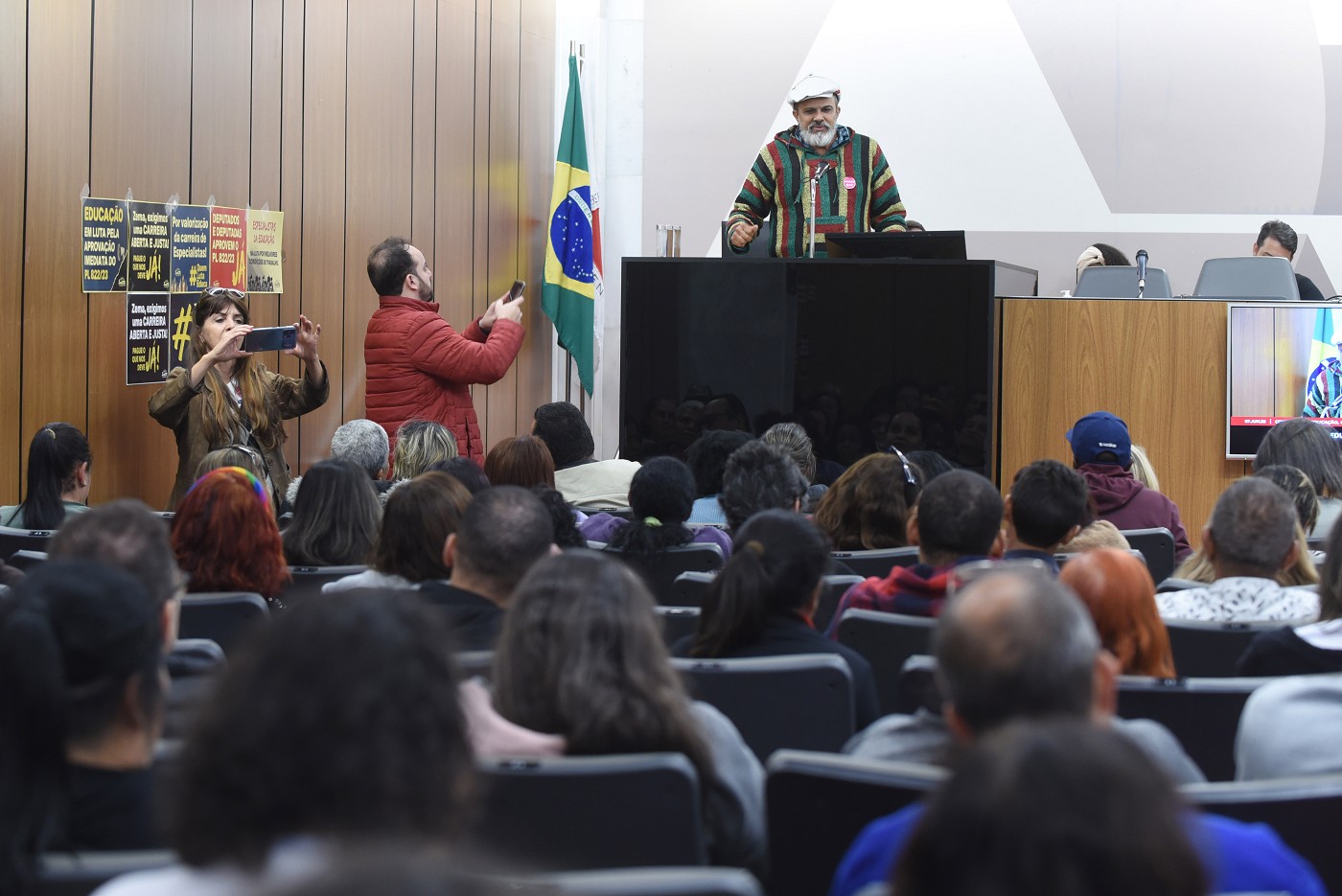 Comissão de Educação, Ciência e Tecnologia - debate sobre a carreira dos profissionais da educação