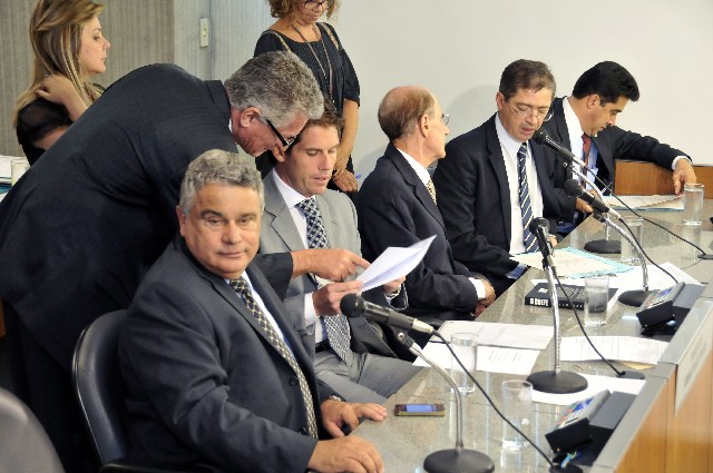 Comissão foi a favor de projeto que prevê assistência jurídica a cidadãos que queiram ajuizar ações