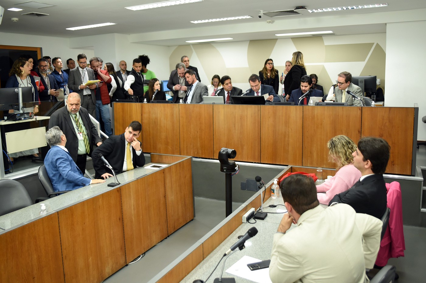 Reajuste para servidores da educação básica recebe aval da CCJ - Assembleia  Legislativa de Minas Gerais