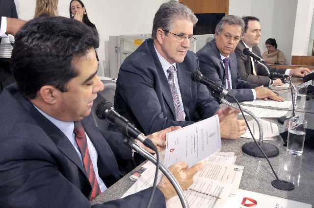 Na reunião, os policiais civis receberam um diploma de aplauso individual