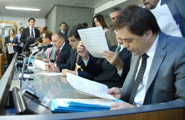 Glaycon Franco concluiu pela legalidade do projeto e apresentou três emendas ao texto