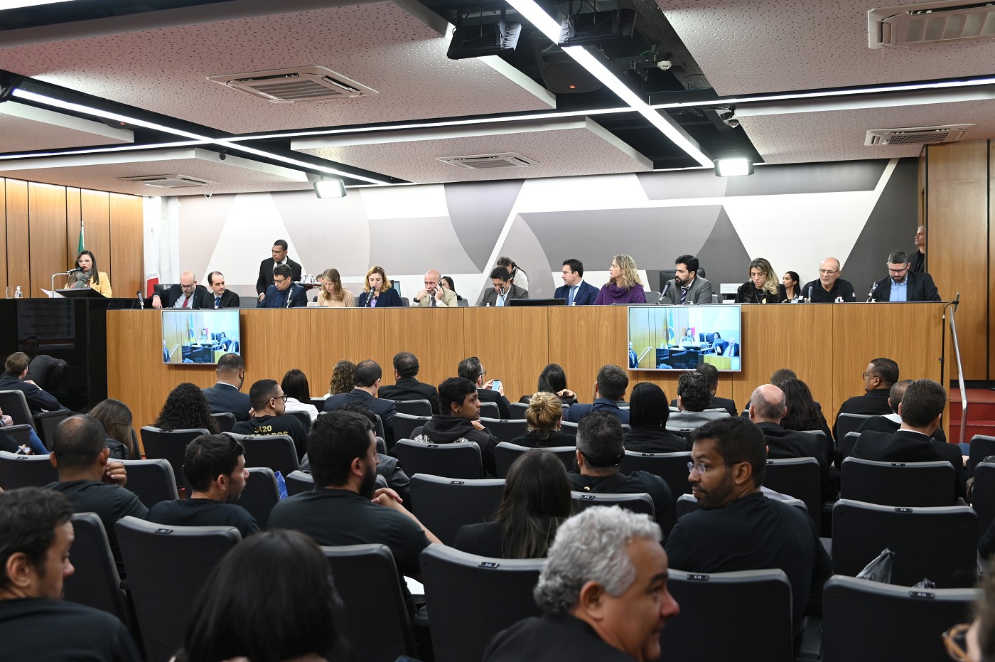 Comissão de Segurança Pública - debate sobre o gravíssimo caso de autoextermínio da escrivã da Policia Civil Rafaela Drumond