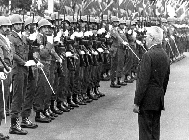 Militares sob o comando de Ernesto Geisel, general que ocupou a Presidência da República de 74 a 79