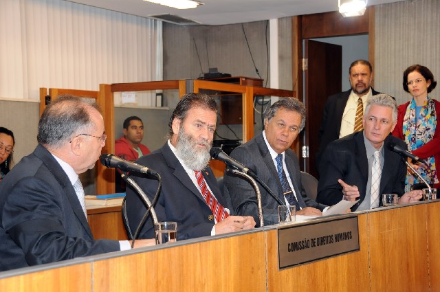 Deputados aprovaram dois requerimentos na reunião da manhã desta quarta-feira (24).