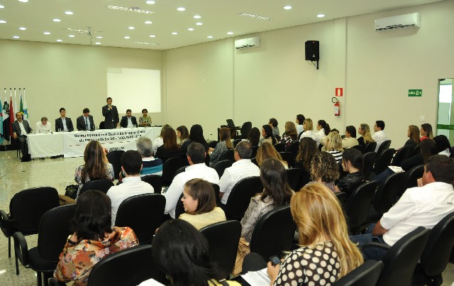 A audiência em Passos foi realizada no auditório da Associação dos Municípios da Microrregião do Médio Rio Grande (AMEG)