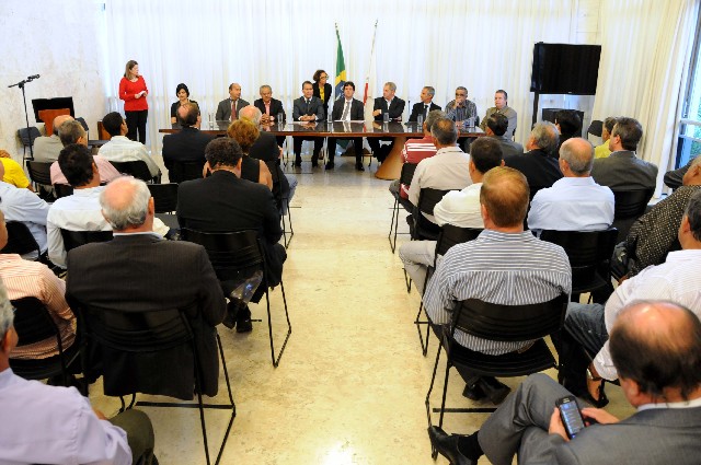 Durante a solenidade, vários ex-prefeitos se queixaram de cobranças injustas do Ministério Público em relação a suas administrações