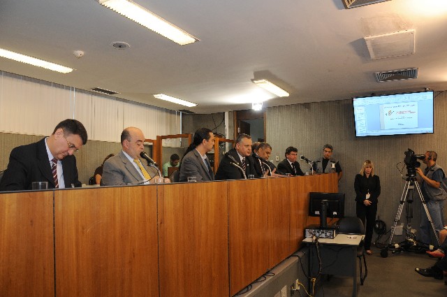 Parlamentares defenderam a reivindicação de que a norma englobe todos os servidores do Fisco