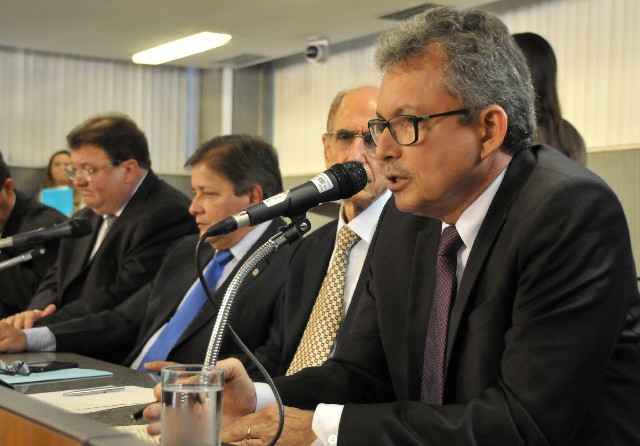 Altamir de Araújo (à direita) defendeu a necessidade de ampliar o número de voos regionais na Pampulha