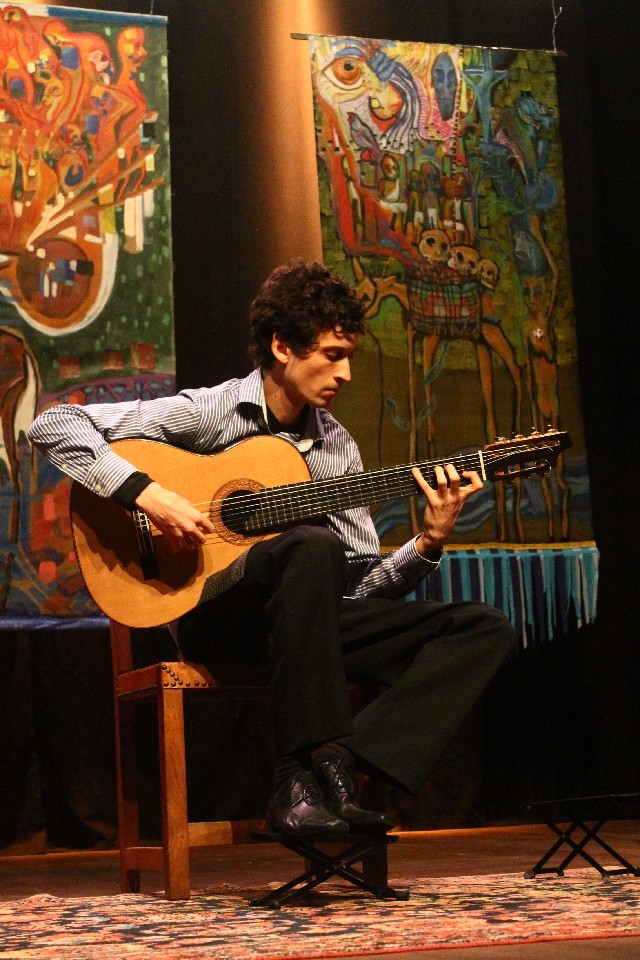 O violonista Eduardo Pinheiro já participou de vários projetos musicais