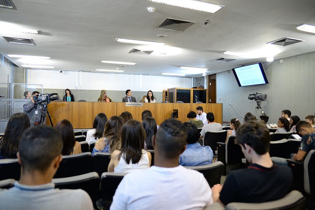 Enquanto o feminicídio entre mulheres brancas teve redução de 10%, nos últimos dez anos, o número cresceu 54% entre as negras, segundo representante do governo