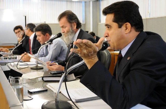 Deputado Sargento Rodrigues (à dir.) foi o autor do requerimento