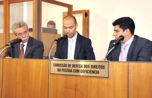 Membros da Acelpe denunciam atraso de 4 meses nos repasses a 23 escolas e associações que atendem pessoas com deficiência