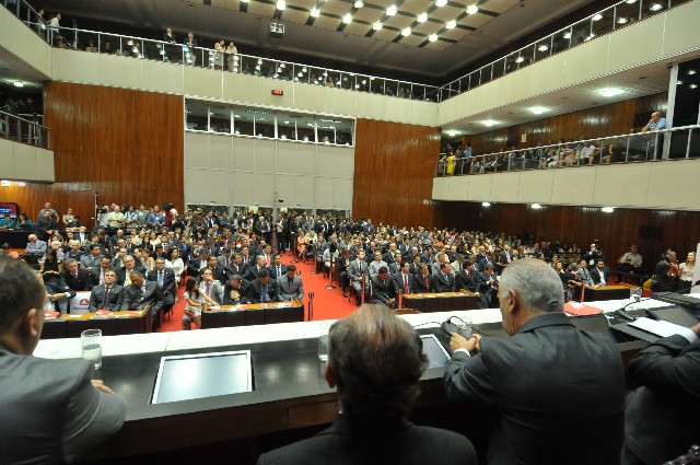 Ainda durante a solenidade de posse dos deputados, foi instalada a 18ª Legislatura da ALMG e sua 1ª sessão legislativa ordinária