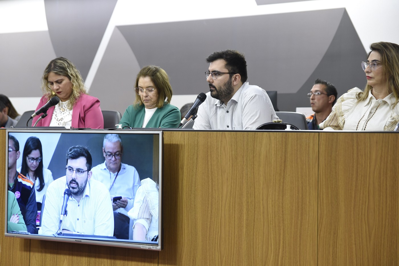 Comissão de Educação, Ciência e Tecnologia - debate sobre o fechamento de escola em Oliveira