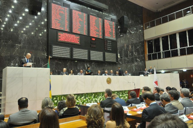 O vice-governador Antônio Andrade fez a leitura da mensagem governamental