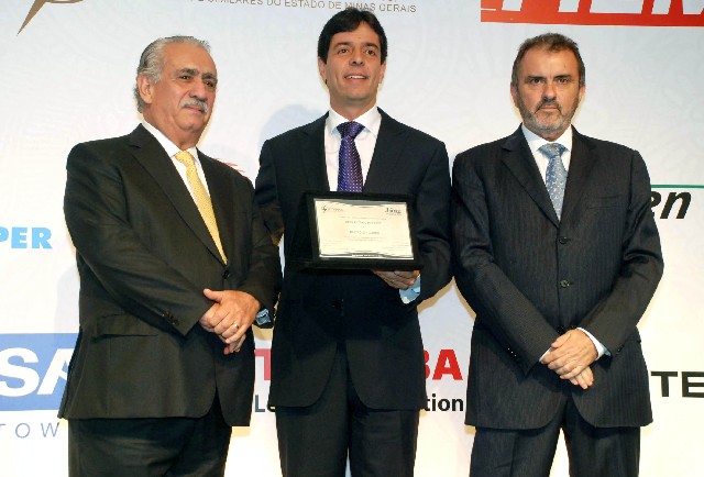 Ailton Ricaldoni Lobo (diretor regional da Abinee-MG), Dinis Pinheiro e Ricardo Vinhas Corrêia da Silva (presidente do Sinaees)