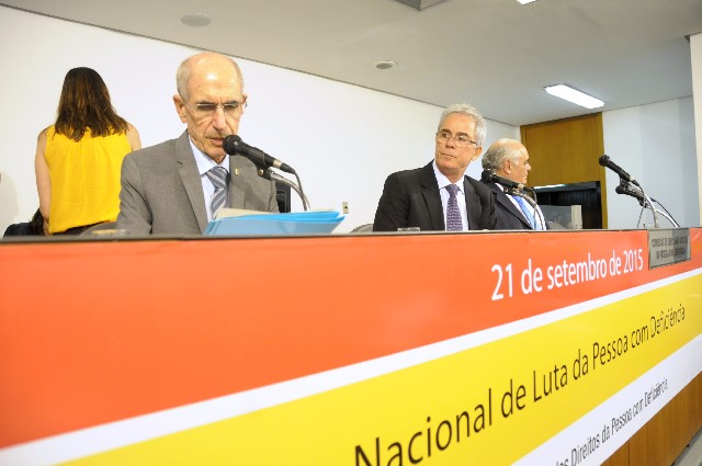 O relator opinou pela aprovação na forma do substitutivo nº 1, da CCJ