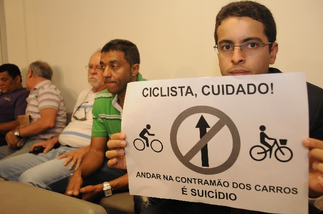 Ciclistas convidaram os deputados a irem à região para averiguar os problemas