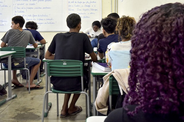 Comissão de Educação, Ciência e Tecnologia realiza - visita técnica à Escola Estadual  Augusto de Lima