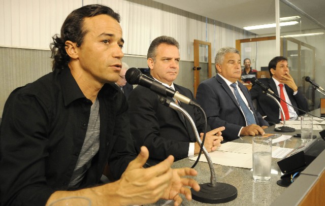 Rogério Pacheco e os deputados Gilberto Abramo, Ivair Nogueira e Anselmo José Domingos